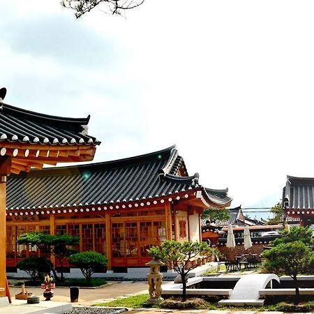 Hwangnamguan Hanok Village Кьонджу Екстер'єр фото