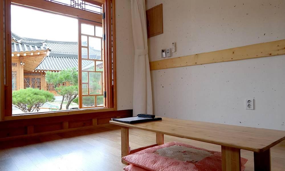 Hwangnamguan Hanok Village Кьонджу Екстер'єр фото