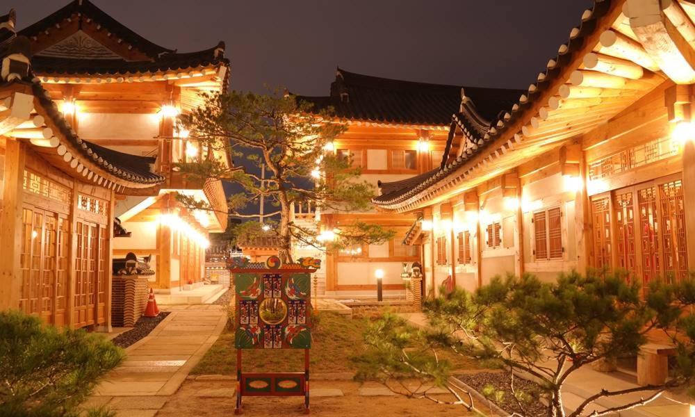 Hwangnamguan Hanok Village Кьонджу Екстер'єр фото