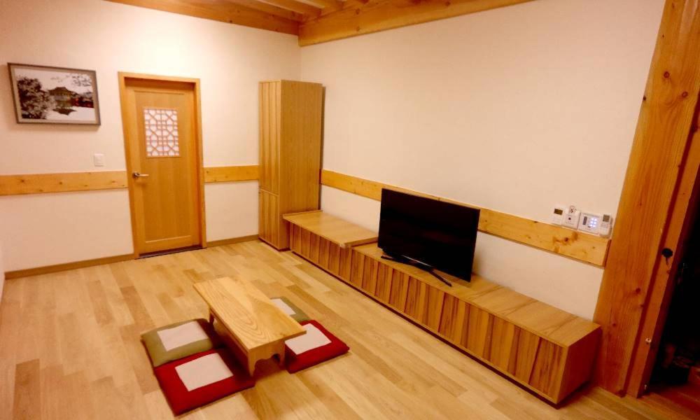 Hwangnamguan Hanok Village Кьонджу Екстер'єр фото