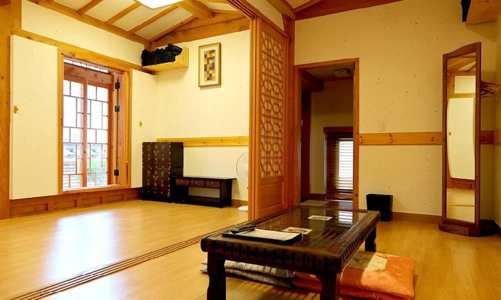 Hwangnamguan Hanok Village Кьонджу Екстер'єр фото