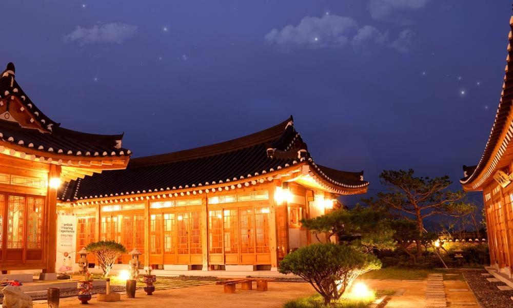Hwangnamguan Hanok Village Кьонджу Екстер'єр фото