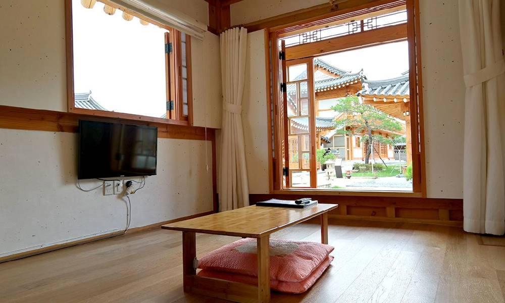 Hwangnamguan Hanok Village Кьонджу Екстер'єр фото